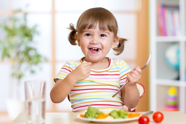 4 dicas para ajudar as crianças a comerem legumes.