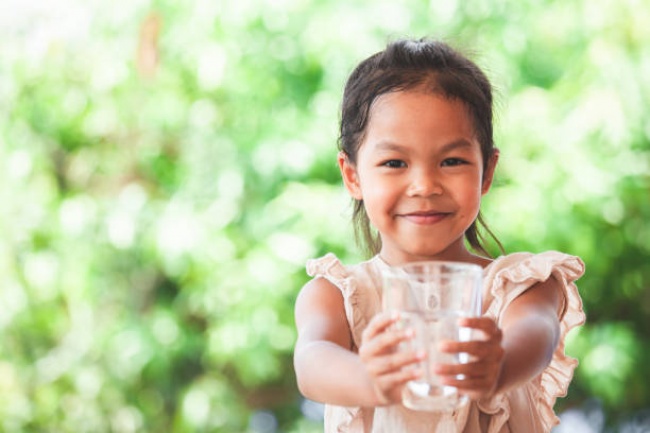 A importância do hábito de beber água para as crianças!