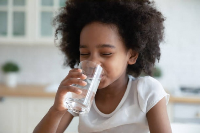  Mitos e verdades sobre a hidratação infantil.