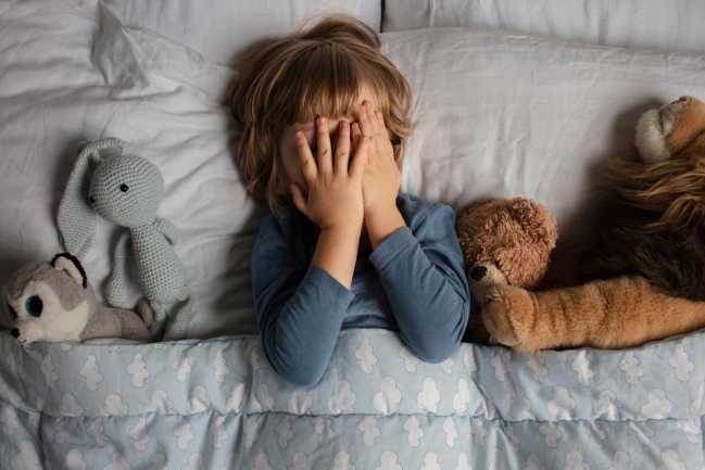 Noites inquietas: Conheça os fatores que interferem no sono do seu pequeno