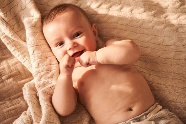 Banho de sol para bebês: O que os pais precisam saber.