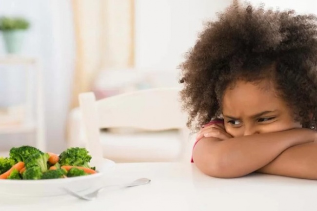 Conheça os 3 transtornos alimentares mais comuns na infância e na adolescência