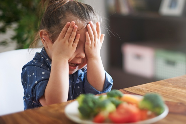 4 dicas para ajudar as crianças a pararem de odiar legumes.
